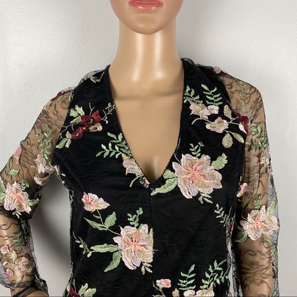 NEW TOPSHOP FLORAL EMBROIDERED LACE ROMPER - Picture 3 of 5